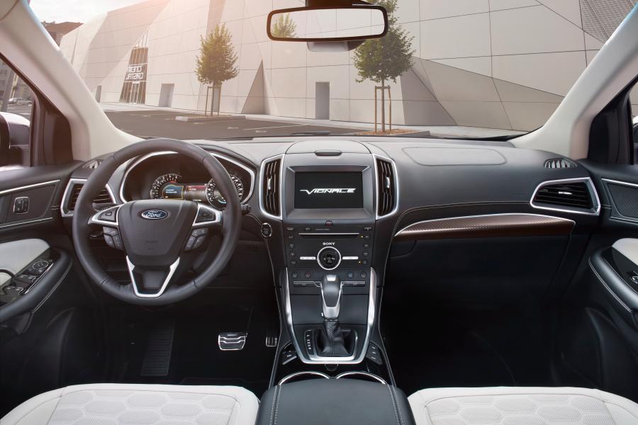 Торпедо Ford Vignale Edge 2016 года  (фото 16 из 24)